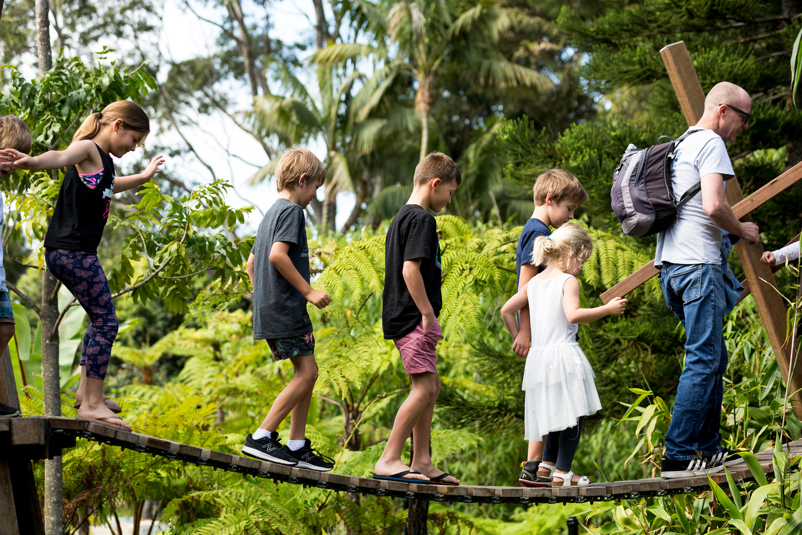 Nature play. Парк для детей. Дети в парке. Дети играют на площадке. Приключенческий Ботанический сад для детей в Австралии.